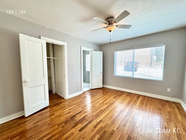 Foto del edificio - 1112 W 45th St