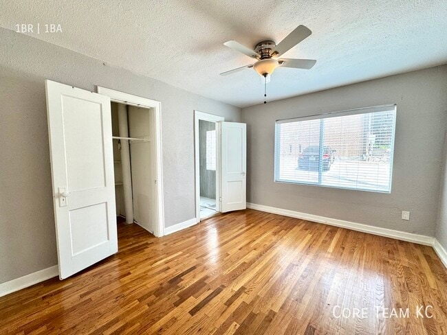 Building Photo - 1112 W 45th St