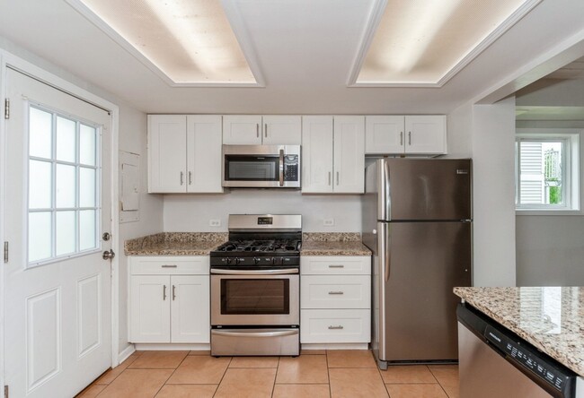 Building Photo - 430 Meadow Green Ln