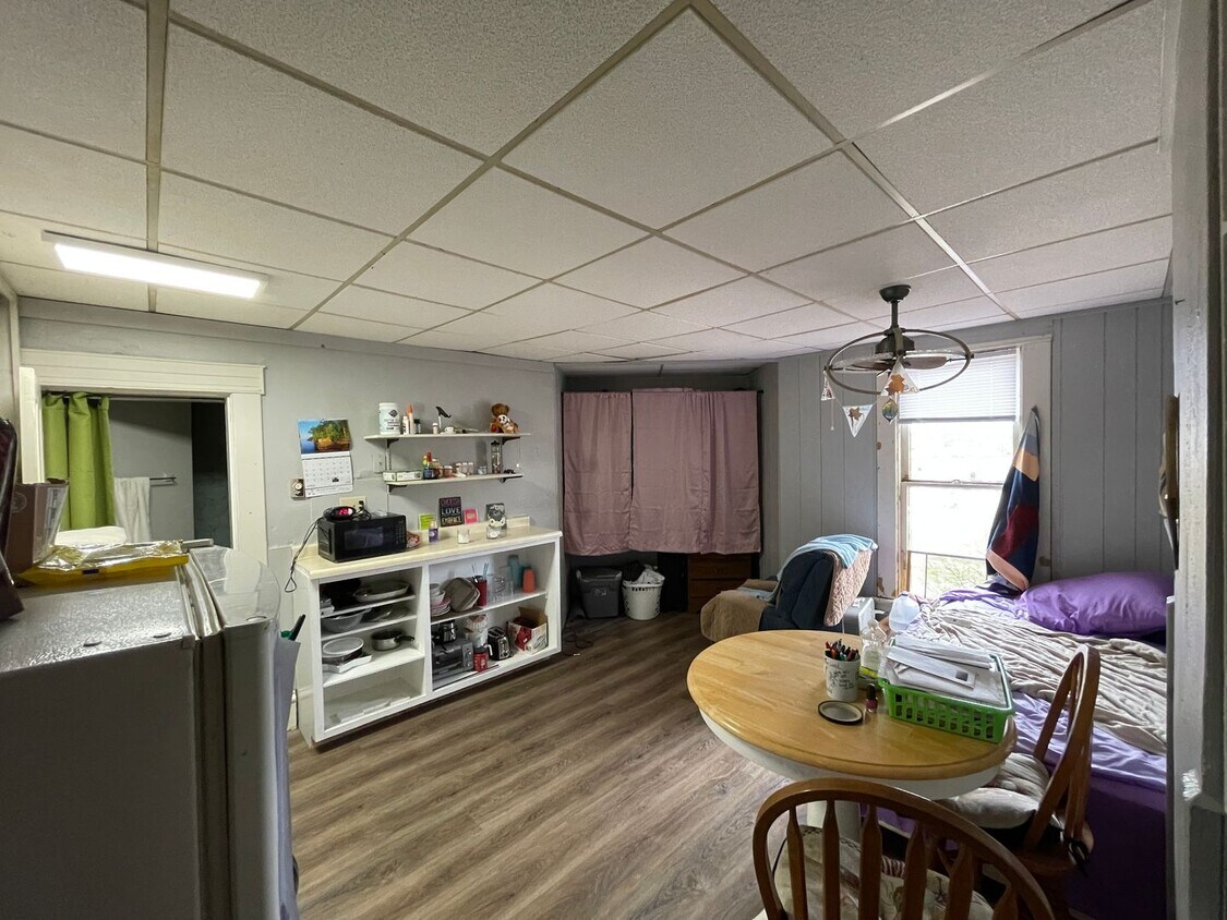 Primary Photo - Upper Studio Close to Downtown