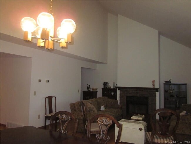 Building Photo - 690 Forest Rd