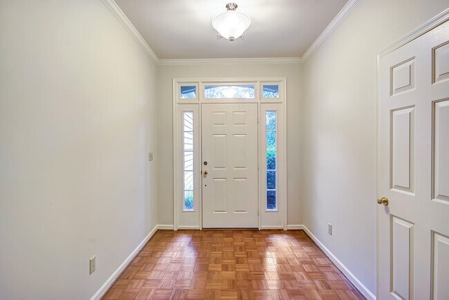 Foto del edificio - 1497 Bremerton Ln
