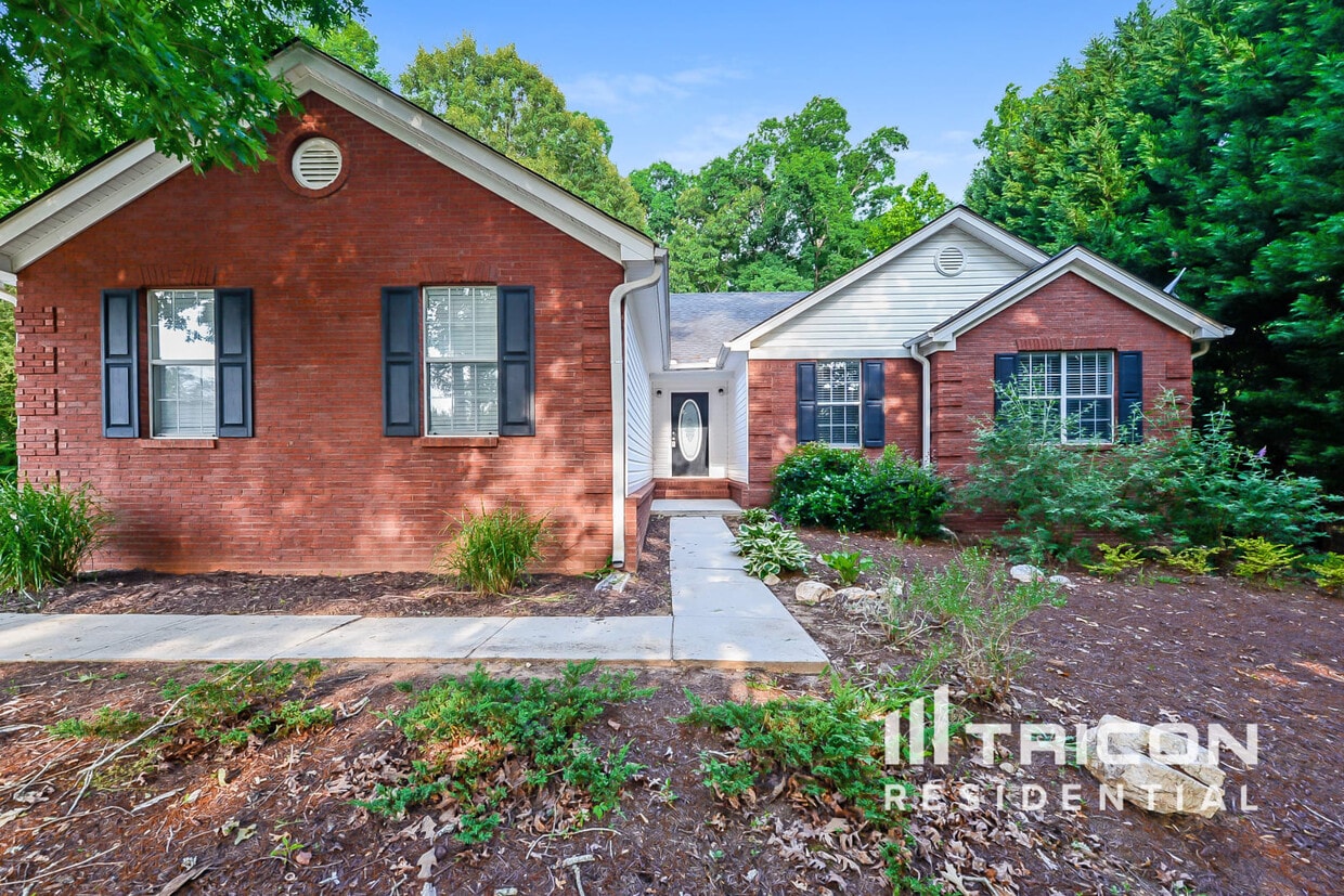 Primary Photo - 85 Parkwood Dr