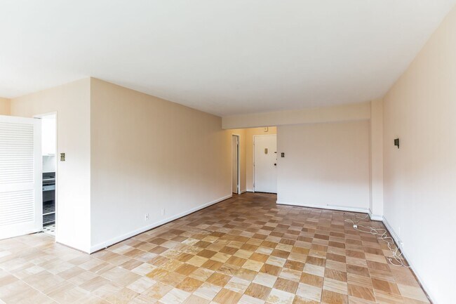 Building Photo - Light-filled studio in the prestigious Towers Condominium, nestled in the heart of Wesley Heights...