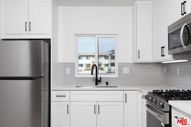 Foto del edificio - 1319 S St Andrews Pl
