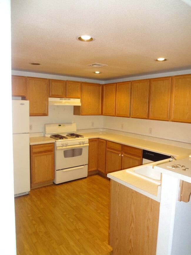 Building Photo - AMBER HILLS 2-B