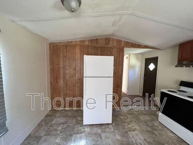 Building Photo - 128 Timberview Ln