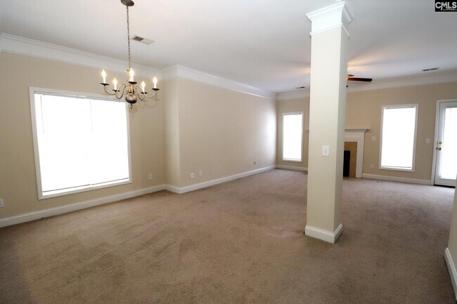 Foto del edificio - 229 Forest Green Dr