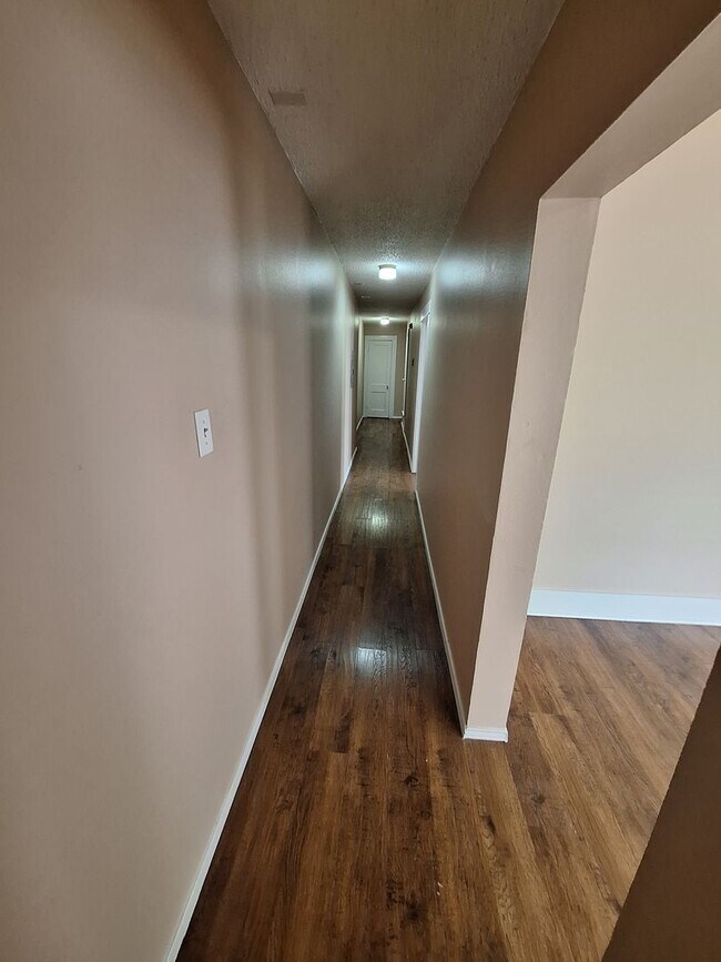 Foto del edificio - Downstairs Unit