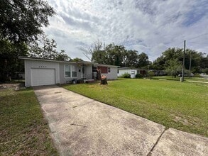 Building Photo - 2711 Red Oak Dr