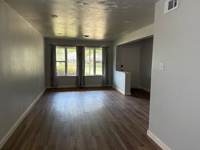 Foto del edificio - 9655 Lanward Dr
