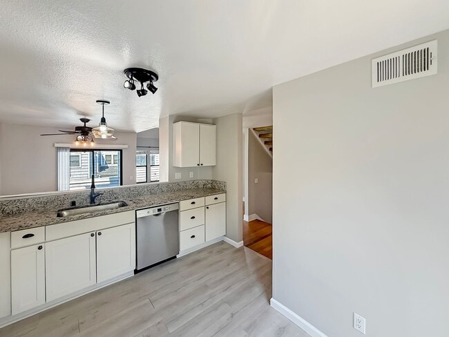 Building Photo - Stunning 2BD/2BA Condo on Scripps Ranch Bl...