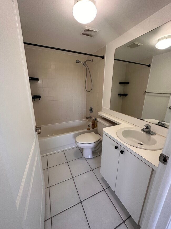 Foto del edificio - 3052 SW 27th Ave