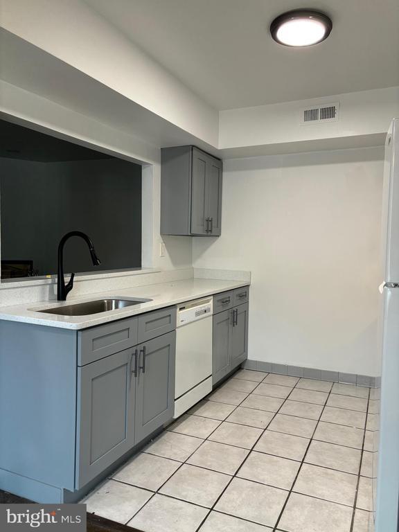 101 Gregorys Way, Voorhees Township, NJ 08043 Room for Rent in