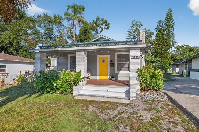 Foto del edificio - 5911 N Highland Ave