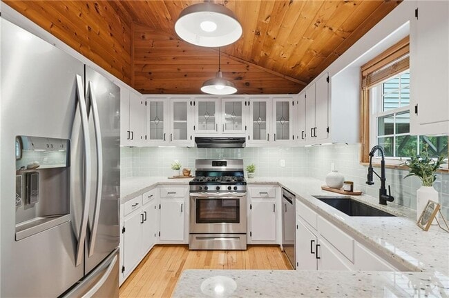 Building Photo - 946 Laurel Cir