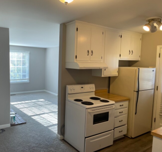 Building Photo - 2502 Sharondale Dr