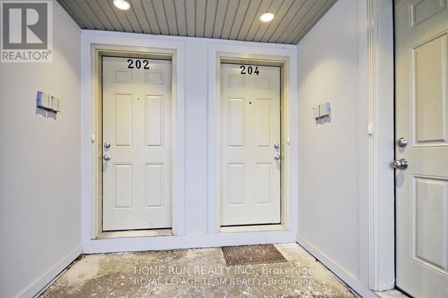 Building Photo - 204 Shanly Private