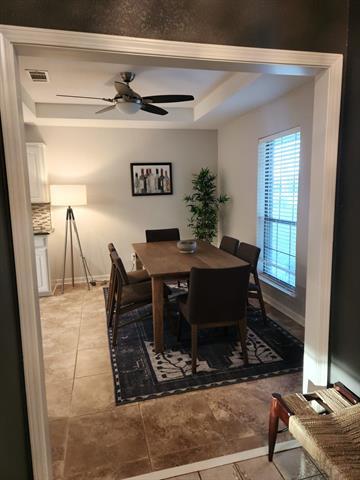 Building Photo - 16235 Red Wood Cir N