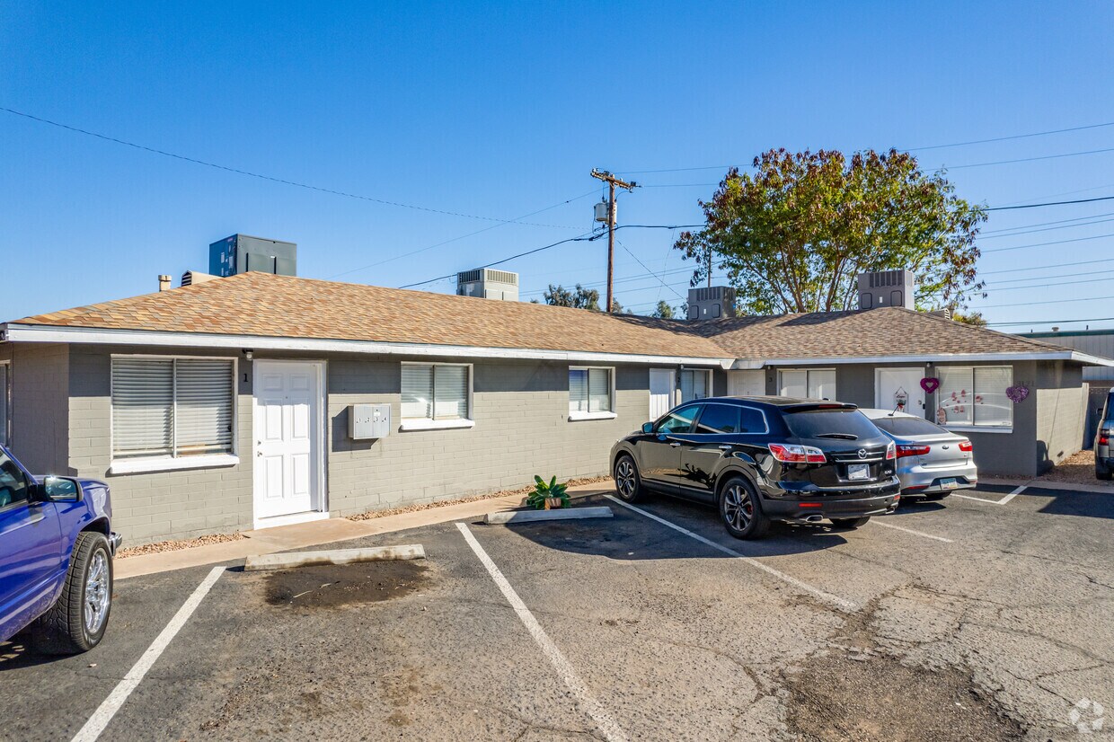 Foto principal - 3121-3123 W Almeria Rd