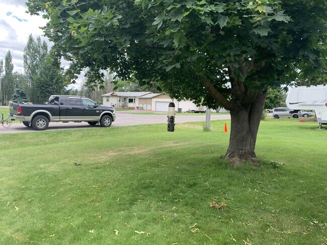 Foto del edificio - 75 Parklane Dr