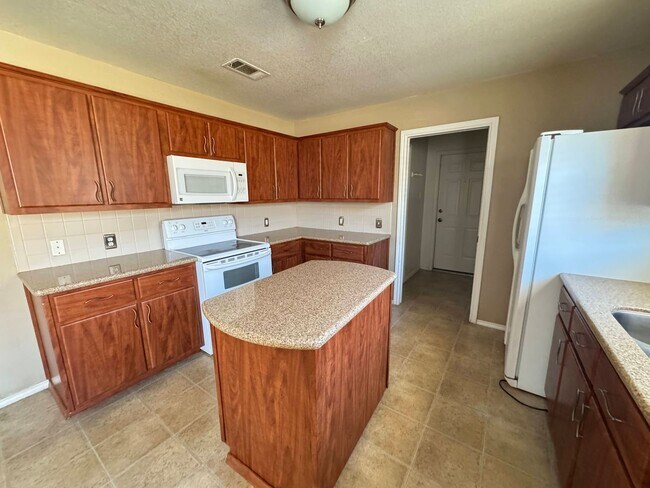 Foto del edificio - 4-Bedroom House for Rent in Killeen