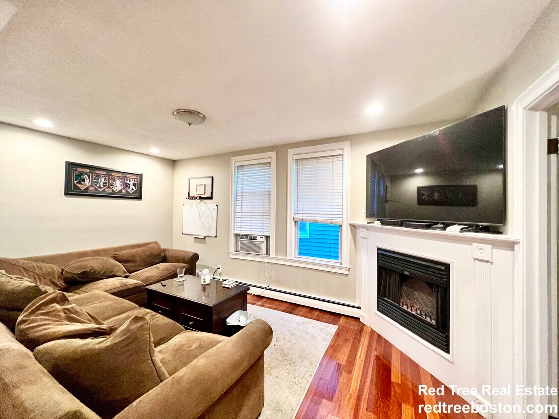 Primary Photo - 141 L St