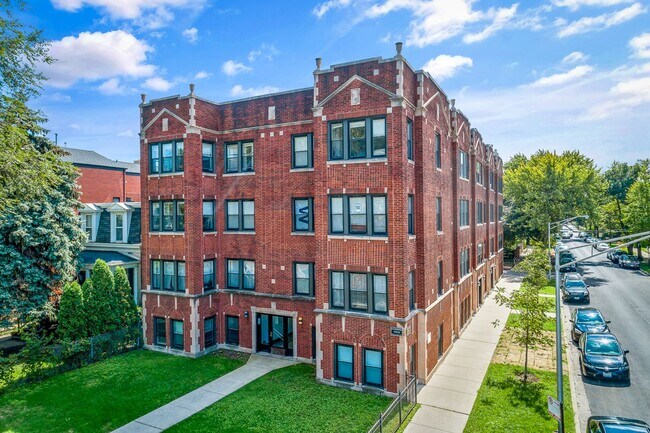 Foto del edificio - 2457 W Logan Blvd