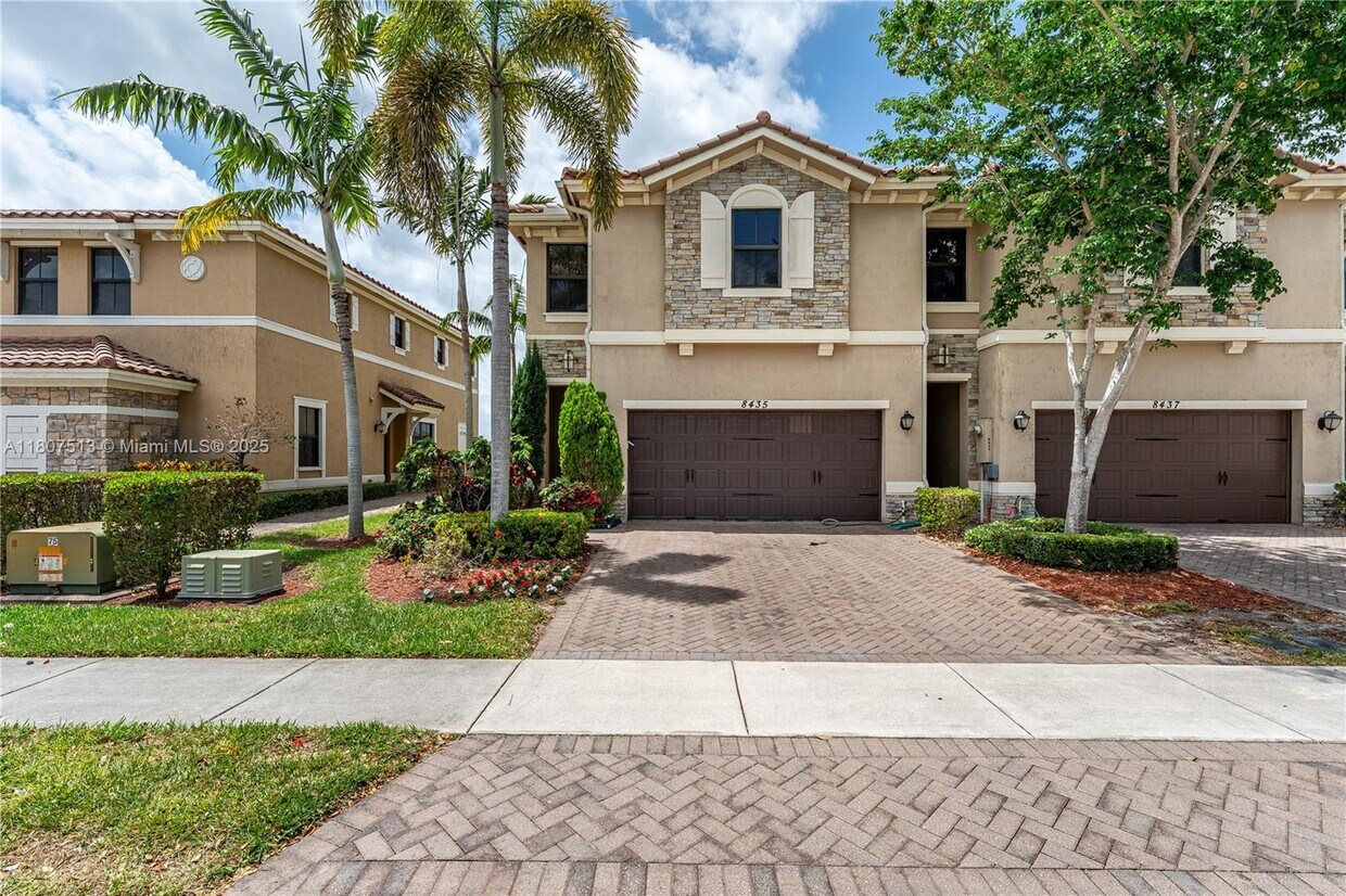 Foto principal - 8435 Lakeview Trail