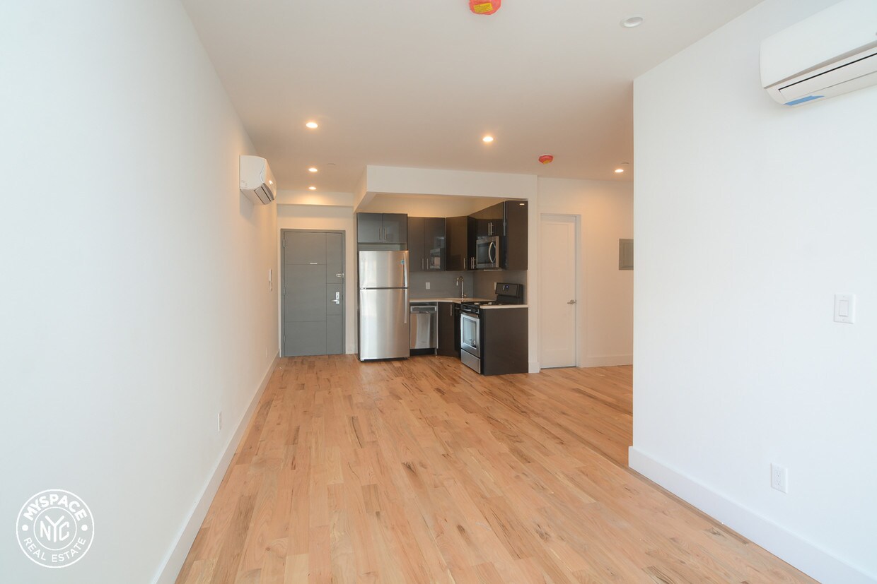 Foto principal - 1471 Nostrand Ave