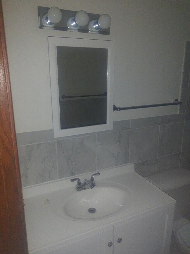 Bathroom - 1676 English St