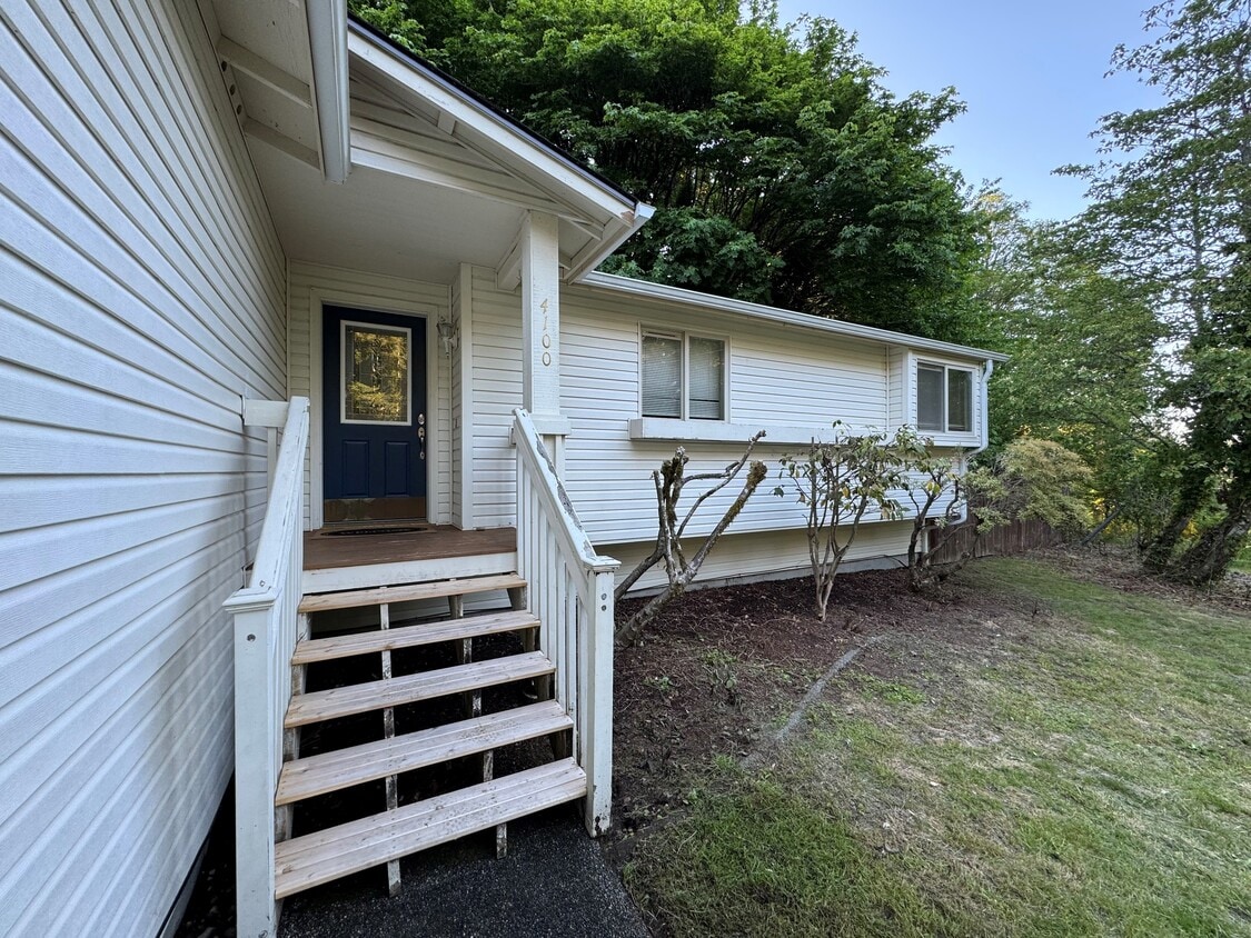Primary Photo - 4100 Songbird Ln NW