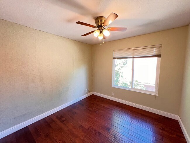 Foto del edificio - 6976 Claywood Way