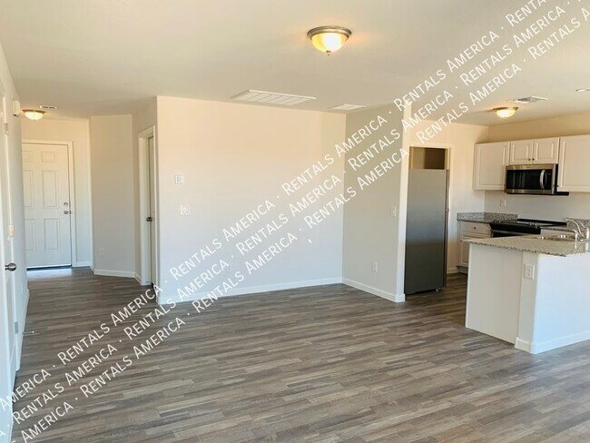 Building Photo - Newer Home  3 bed 2 Bath