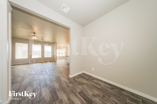 Foto del edificio - 2020 Sara Vista Dr