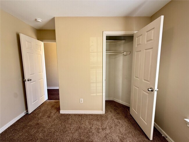 Foto del edificio - 335 Graystone Cir