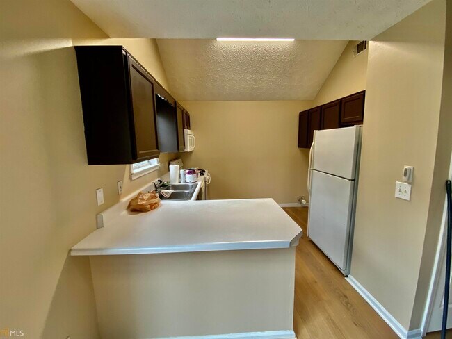 Building Photo - 2802 Pine Valley Way NW