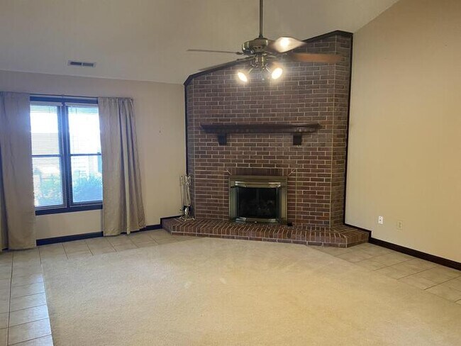Building Photo - 100 Woodfield Dr