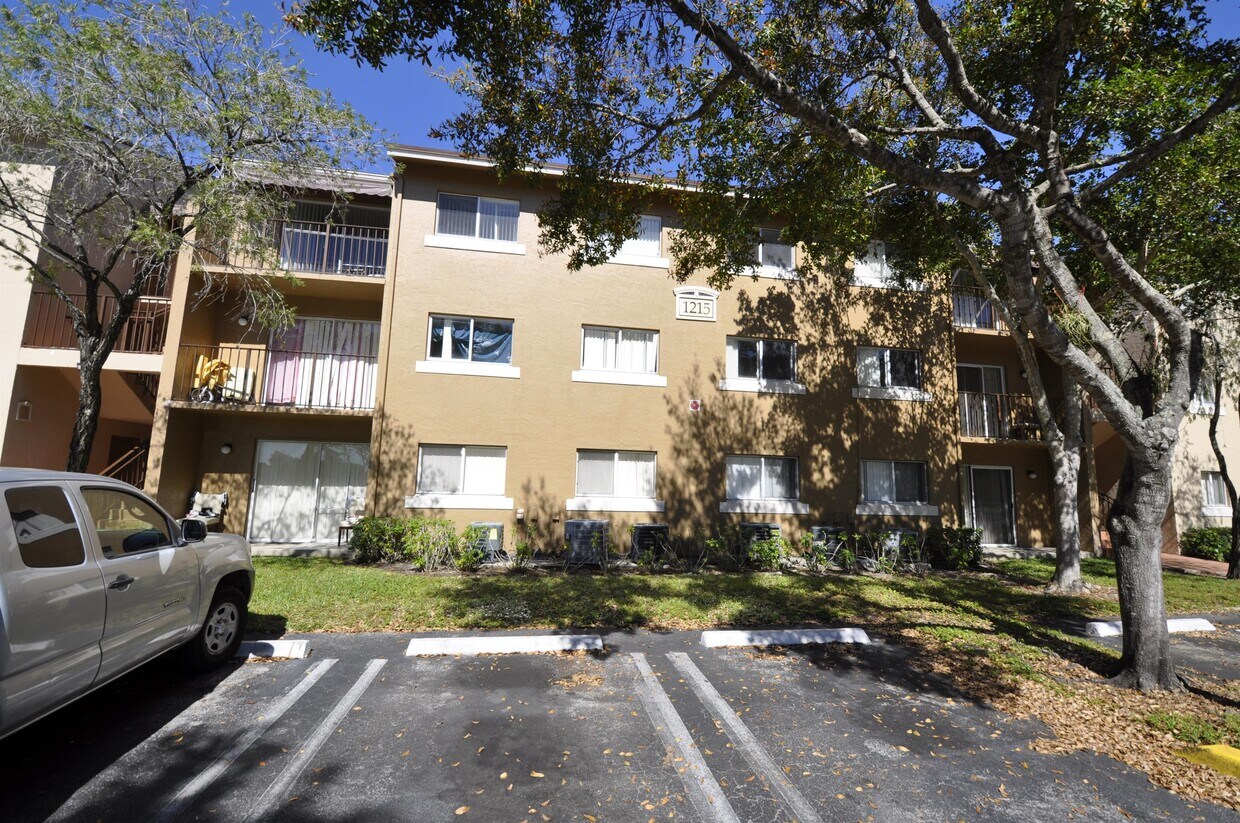 1215 Benoist Farms Rd, West Palm Beach, FL 33411 Townhome Rentals in