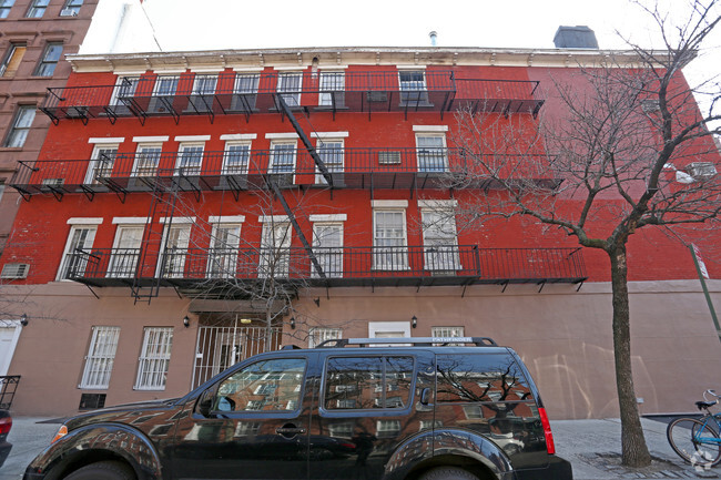 Building Photo - 319 W 4th St