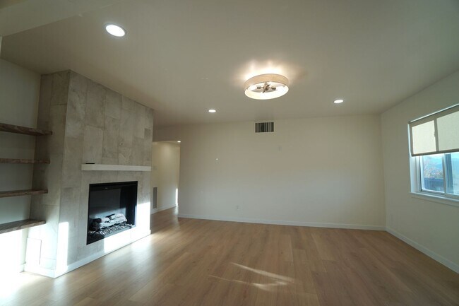 Foto del edificio - 2905 Mesa Rd