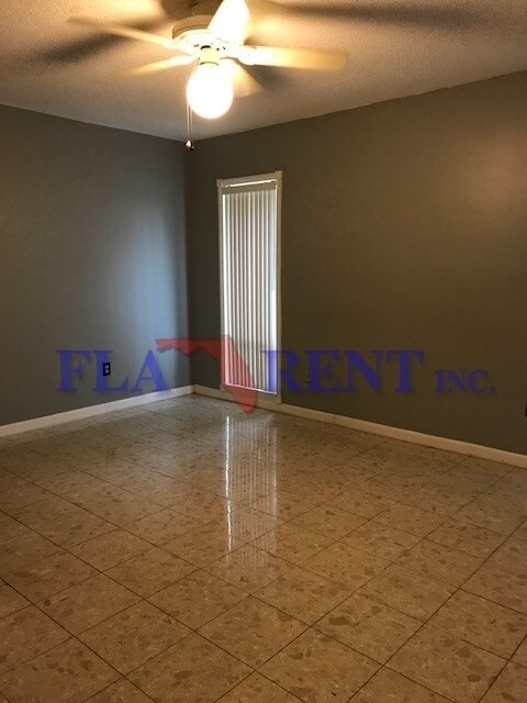 Foto del edificio - ***COMING SOON*** Large 4/2 pool home in L...