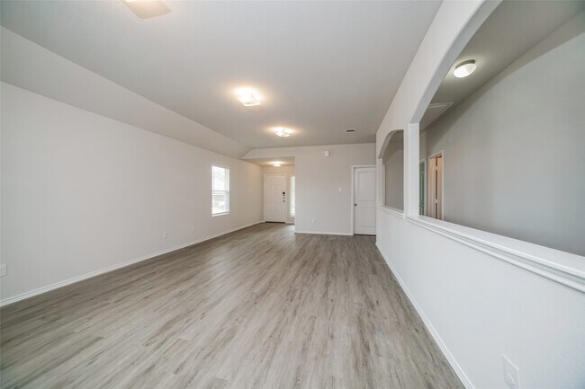 Building Photo - 203 Blue Crane St
