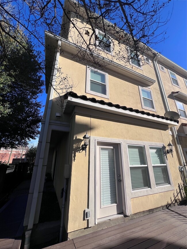 Building Photo - 3000 McCulloch Cir