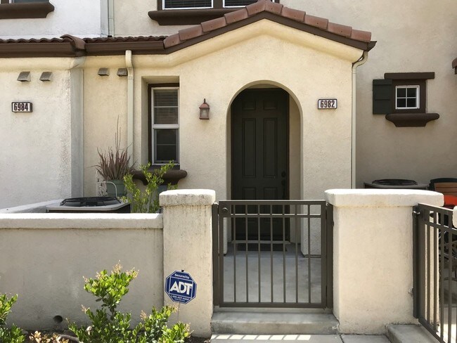 Foto del edificio - 1 br, 1.5 bath House - 6982 VINING ST