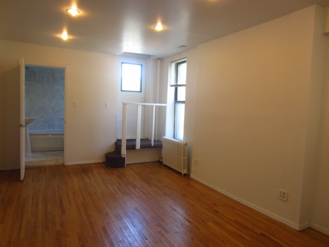 Primary Photo - 600 W 52nd St