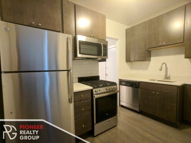 Foto del edificio - 2645 N Spaulding Ave