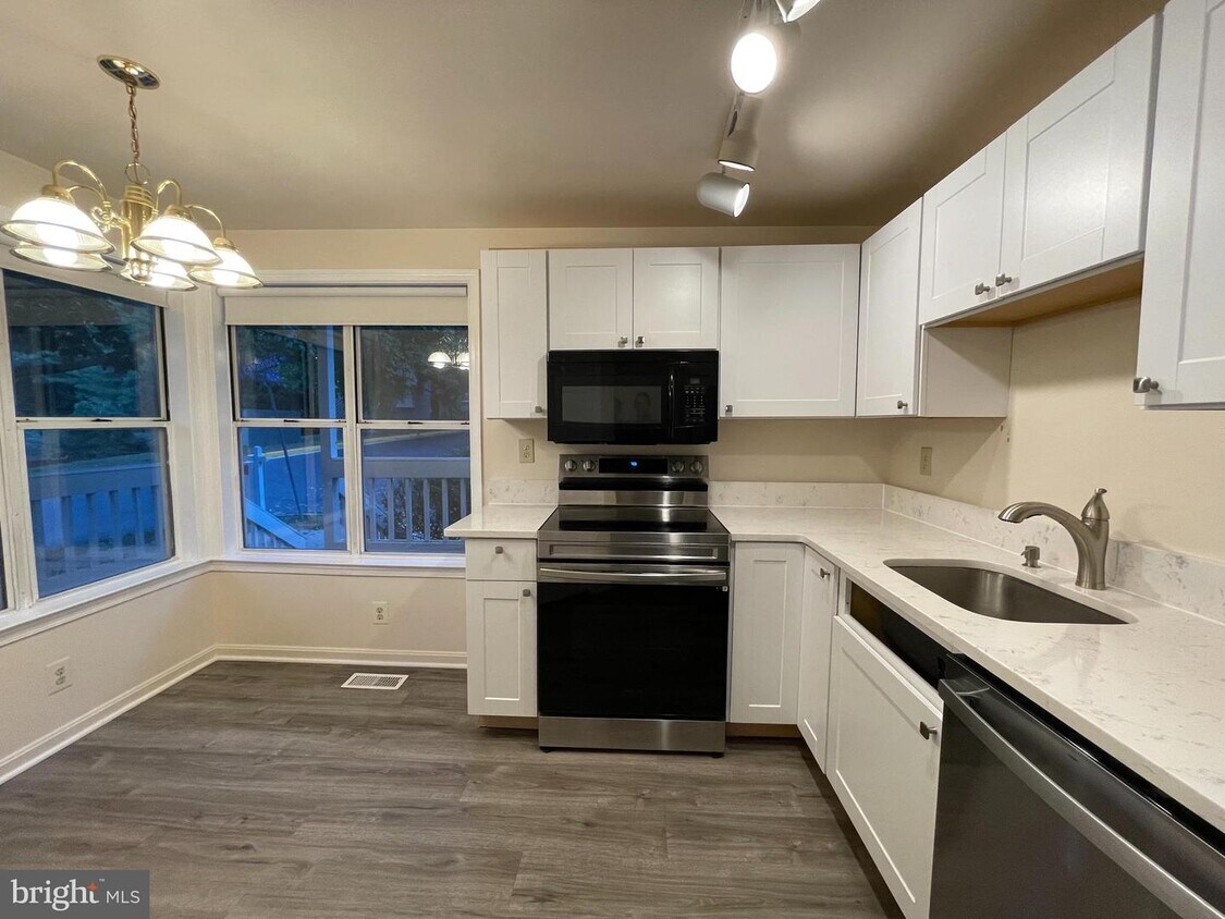 Foto principal - 5931 Sir Cambridge Way