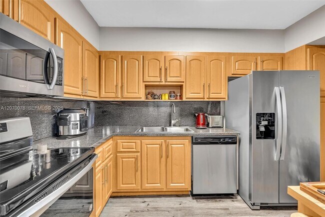 Foto del edificio - 3375 N Country Club Dr