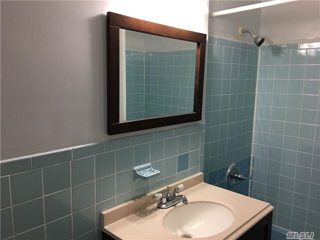Building Photo - 213-42-213-34 34th Rd
